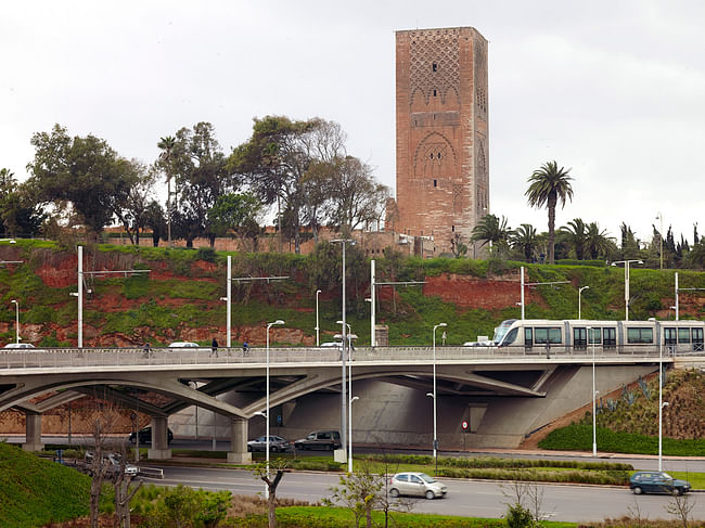 Rabat-Salé Urban Infrastructure Project: Viaduct with the Hassan II Tower in the background. Photo: AKAA / Cemal Emden
