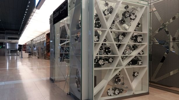 Full Glass Kiosks, Doha Convention Center 