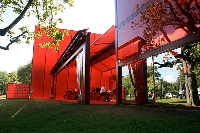 The 2010 Serpentine Pavilion by Jean Nouvel. Photo Source: annaholsgrove.blogspot.com