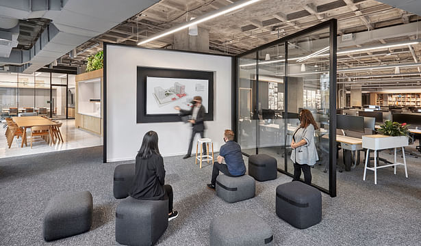 Spaces can pivot in function effortlessly for team collaboration, individual work, or VR demonstrations. Photo Credit: Garrett Rowland