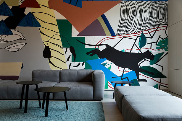 A mural ”Animals escape into the city” by Jelena Bando