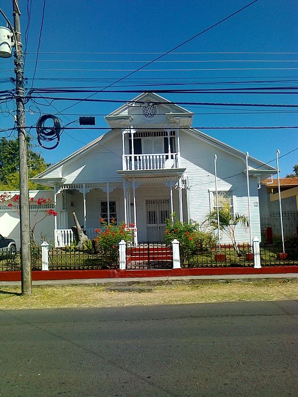 VICTORIAN HOUSE - EARLY TWENTIETH CENTURY 