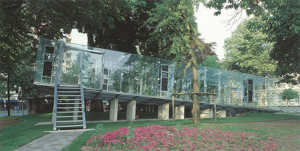 Original design of the pavilion by Tschumi