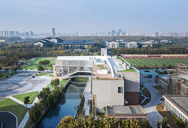 The Bridge Learning Center traverse over the campus river. (photo by Yilong Zhao)