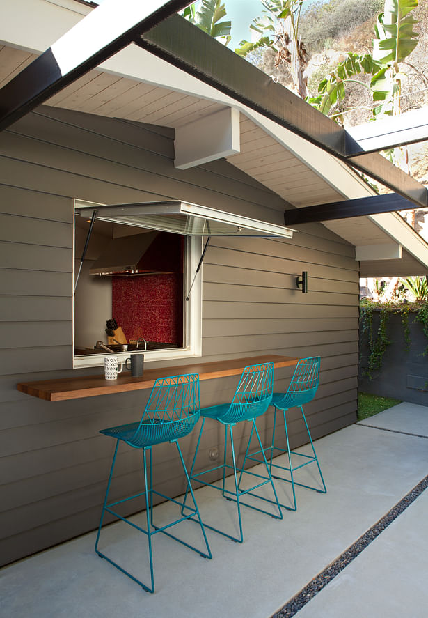 A custom window we designed using automotive hydraulic pistons (used for car trunk doors) that keep the awning window open, and aid in it’s closing. The window, counter and eating area help connect the kitchen with the outdoor lounge space.