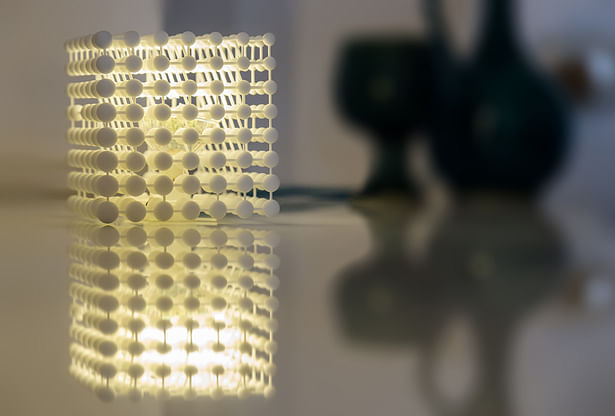 3d printed white table lamp 