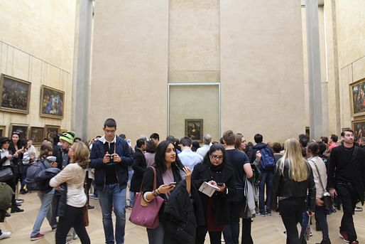 View of the Salle des États, where Leonardo Da VInci’s Mona Lisa painting is typically displayed. Image courtesy of Wikimedia user Deror_avi.