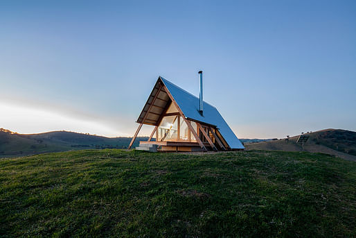 JR's Hut, designed by Luke Stanley Architects and Anthony Hunt Design, will be featured on Shelter's new "Inspired Architecture" series. Photo via <a href="https://www.anthonyhuntdesign.com.au/kimo-estate-huts-gundagai/v5yn7lr2kaf9c7p2ihp96dyzmm1zoj">Anthony Hunt Design</a>. © Hilary Bradford
