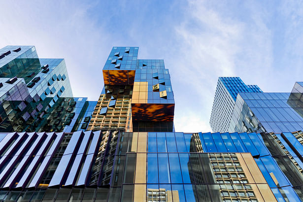 Designed to encourage interaction between diverse student groups and academic disciplines, the Paulson Center's inclusive programming and open design bring faculty, students, and community members together in a building that represents NYU's creativity and energy. © Connie Zhou / JBSA