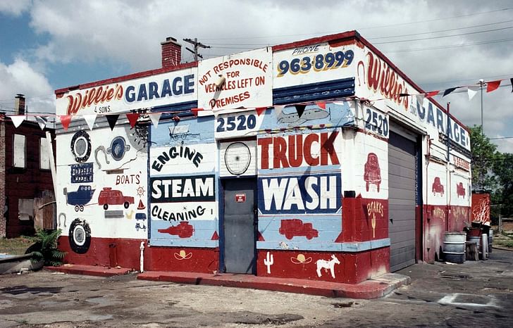 Willie's Garage, photographed 1991. Image: Camilo Jose Vergara