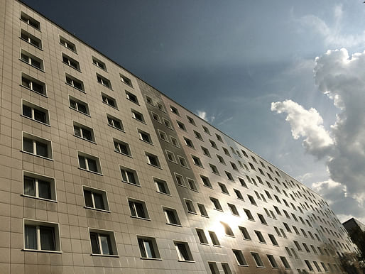 Façade of a WBS70 type mass housing block in Fennpfuhl, Berlin, 2016, Berlin. Photo: Emine Seda Kayim.
