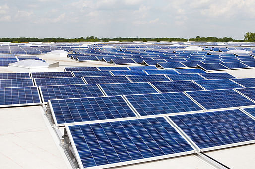 Solar panels need batteries to properly optimize their energy generating capacities. Image courtesy of Wikimedia Commons / [[User::DDDDDDDDD|:DDDDDDDDDDD]].