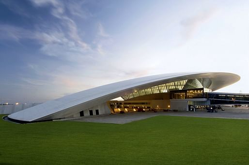 Carrasco International Airport by Rafael Viñoly Architects, located in Montevideo, UY. Image: Daniela Mac Adden.