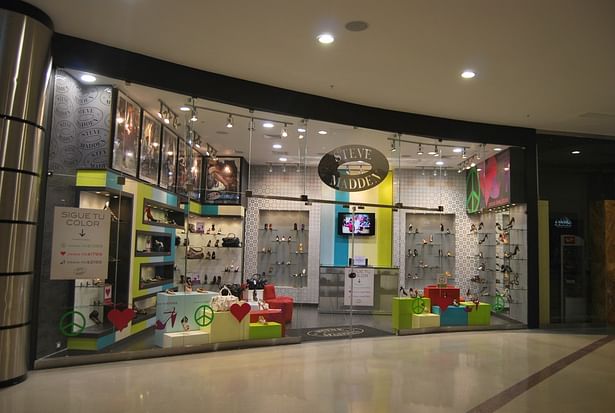 Exterior View - Steve Madden - Blue Mall - Santo Domingo, Dominican Republic.