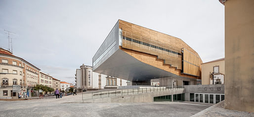 Castelo Branco Cultural Center by Josep Lluís Mateo. Photo: Adrià Goula