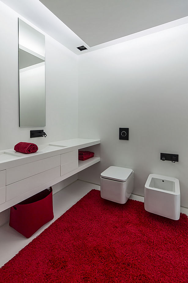 main bedroom (Cabinet, wash basin and bathtub made in Corian®) 