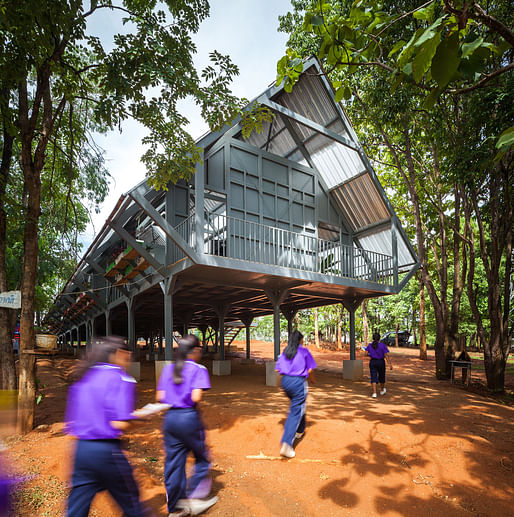 Baan Huay Sarn Yaw - Post Disaster School, Chiang Rai, Thailand by Vin Varavarn Architects. 2015 © Pirak Anurakyawachon