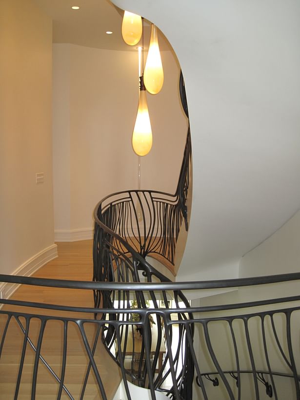 interior: elipse staircase