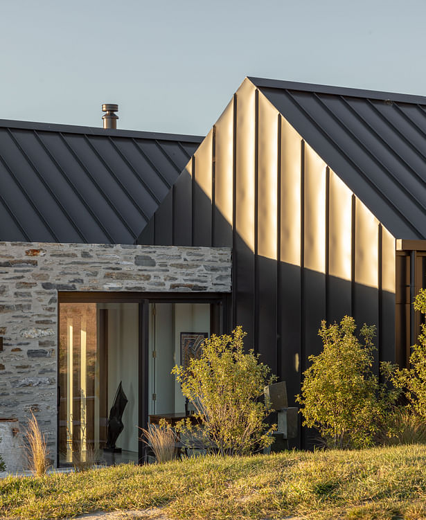 Ben Hudson Architects - Gallery House - natural stone and metal tray cladding