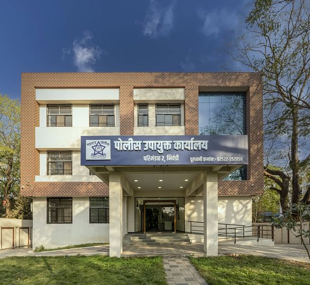 DCP Office, Bhiwandi: Designed keeping administration in mind, this government structure completed in record time was visualised in formal tones that aligns with Maharashtra Police Housing and Welfare. The façade features a brick wall that is optimised in plaster and paint, with glass that breaks the monotone of the massing.