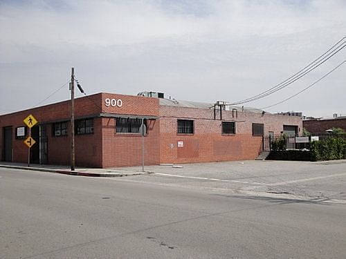 The new, temporary A+D Museum home in DTLA's Arts District. (Image via la.curbed.com)