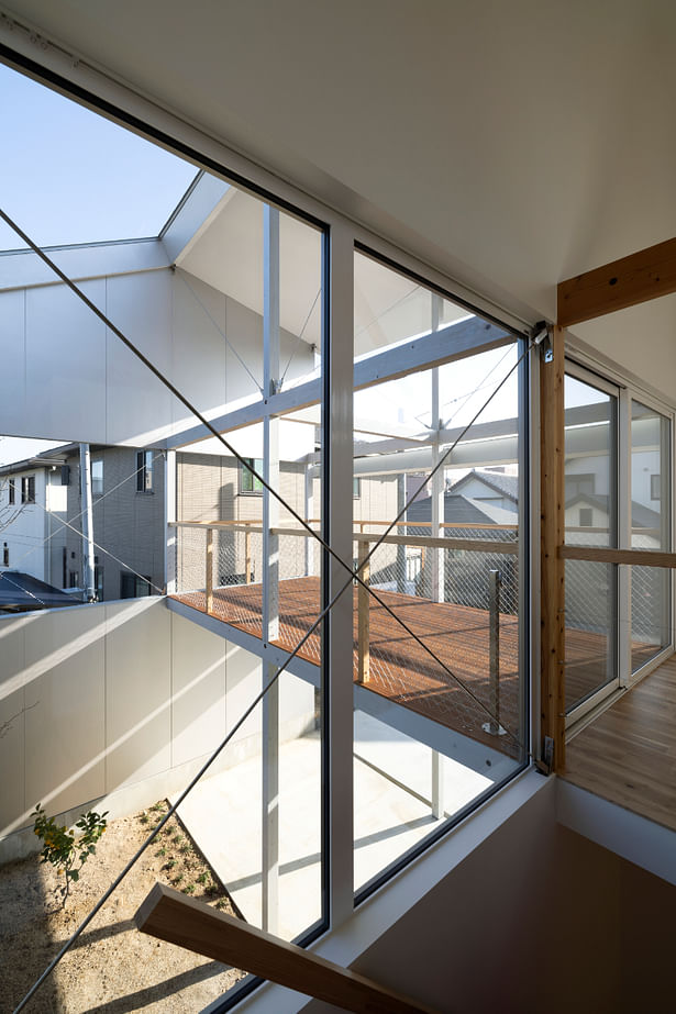 view to the garden and landscape while going up the stairs ©Mariko Yasaka