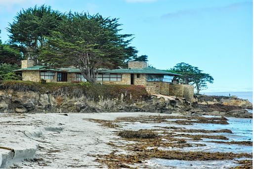 خانه خانم کلینتون واکر در Carmel-by-the-sea.  تصویر توسط باب آرونسون از طریق ویکی‌پدیا Creative Commons (CC BY-SA 4.0).