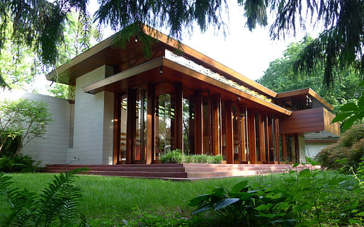 The Frank Lloyd Wright-designed Bachman WIlson House, completed in 1956, at its original location in Millstone, NJ before it was painstakingly deconstructed and shipped to Bentonville, Arkansas for reconstruction. (Image: Tarantino Studio, via curbed.com)