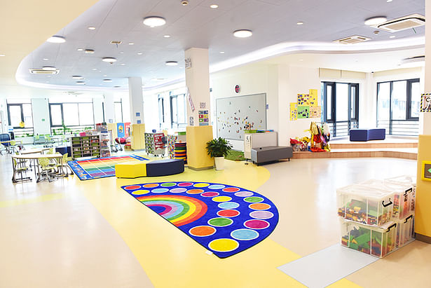 Bright and cheerful Commons area 