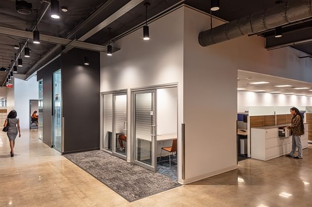Focus rooms provide the highest degree of privacy in a relatively open office, while still being easily accessible from the workstations.