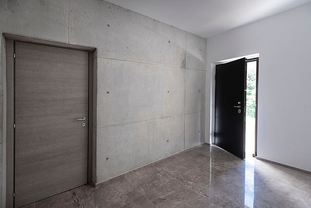 Light grey exposed concrete in the main entrance. @Tino Gerbaldo