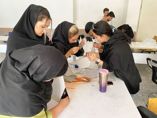 In the class, students worked collaboratively in groups to create nests through various stages, including laser cutting, designing, construction, installation, and photography. Each phase required teamwork and coordination, ensuring that every aspect of the project was completed efficiently and creatively.