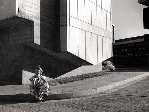 Keeling House, Claredale Street, Bethnal Green, London, detail of base of cluster block, 1959. Photo: Tom Bell, © RIBA Collections.