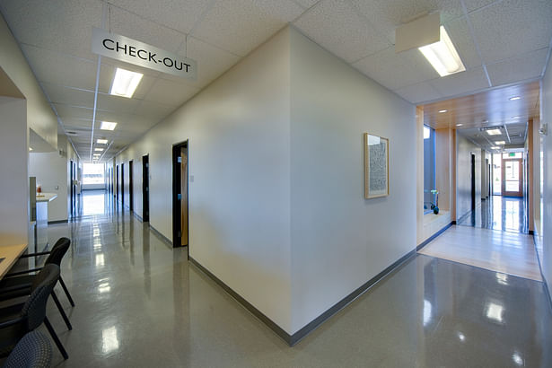 Panoramic view, showing daylight and views visible at end of all corridors. Clinic on left side of view, 'bridge' to administrative office wing on right. Image: Patrick Coulie