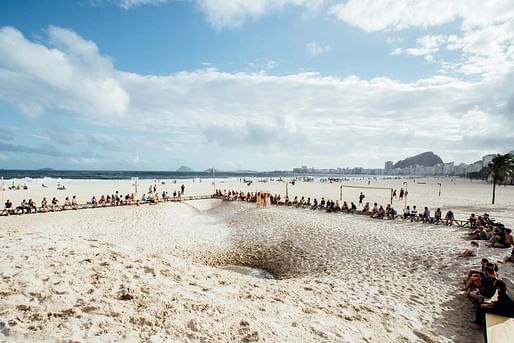 ​The Beach and the Time by grua. Photo © Elisa Mendes / Rafael Salim.