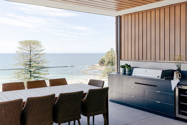 Vista House - Outdoor kitchen with views over the beach 