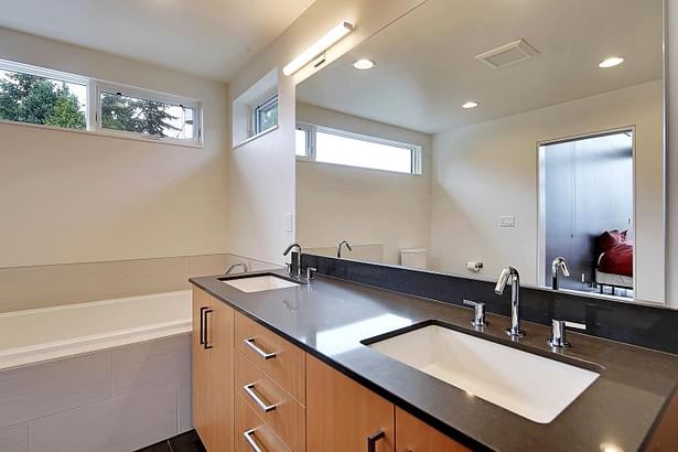 Phinney Ridge Residence bathroom