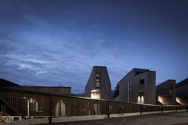 Slender façades of small house unit to retain views from the neighbouring buildings. Photo: Sam Hughes. 