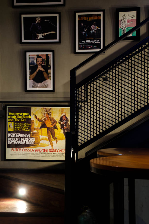 Decorative posters along stairs | © Nacho Mauricio