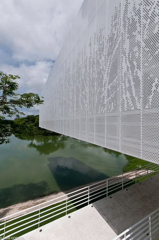 Walkways from the Musevi link Villahermosa's city center with a park and lagoon. via Luis Gordona