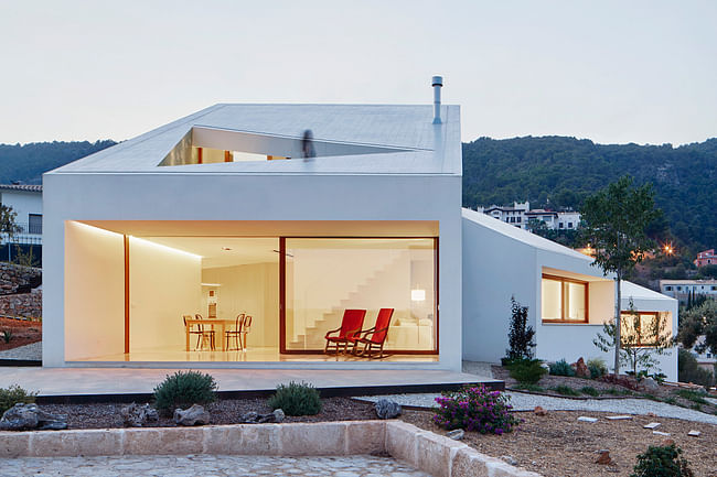 Completed Buildings - HOUSING/House of the Year: House MM by OHLAB/Oliver Hernaiz Architecture Lab.