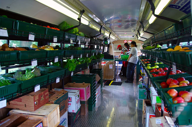The Fresh Moves truck brings food to Chicago residents. Credit: Fresh Moves
