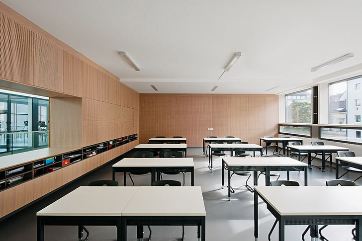 Classroom (Photo: Hertha Hurnaus)