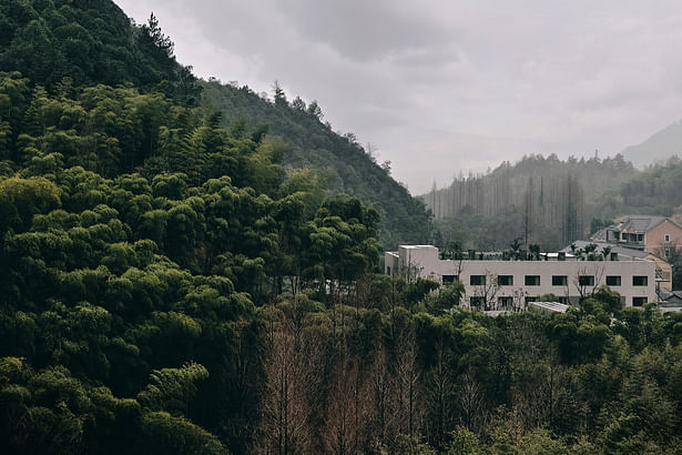 From the reservoir to the buildings hidden in the bamboo mountain；Photographs：Jonathan Leijonhufvud