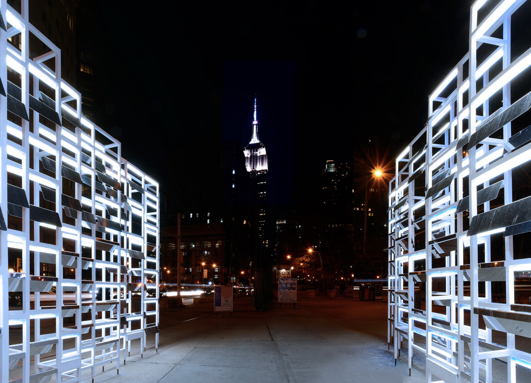 INABA's Flatiron Plaza installation adds a frame to NYC landmarks ...