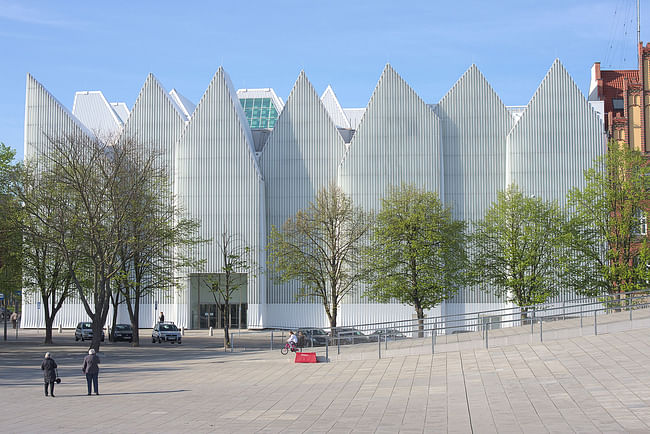 Szczecin Philharmonic Hall, view from plac Solidarności © DrKssn : Wikimedia Commons