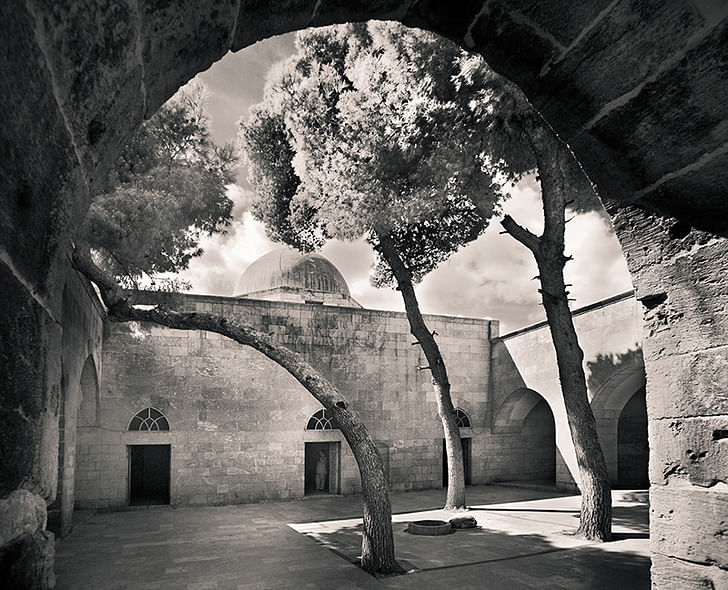 Courtyard in The Citadel of Aleppo, Syria 2009. Image © Peter Aaron/ Esto.