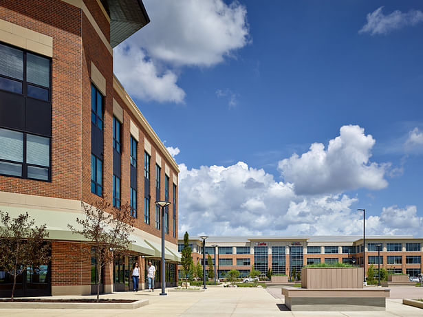 Plaza located on axis with Carle Foundation Hospital Administrative Building (also designed by LCM) Photography: Scott D McDonald, Gray City Studios