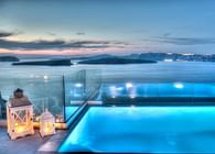 The new Astarte suites with private pools in Santorini