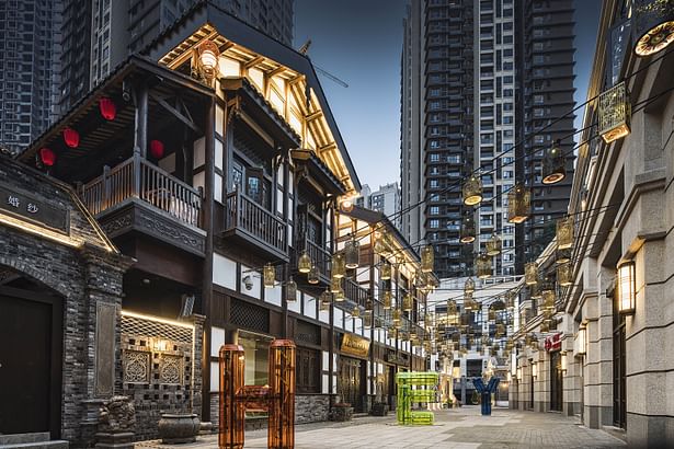 To complement these traditional elements, new buildings on Danzishi Old Street adopted a modern Chinese architectural style.